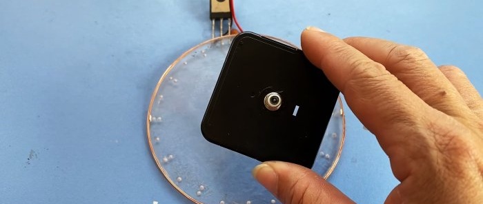 Как да си направим LED часовник с безжична подсветка на стрелките и циферблата