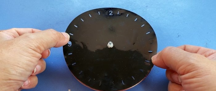 Cómo hacer un reloj LED con retroiluminación inalámbrica de manecillas y esfera