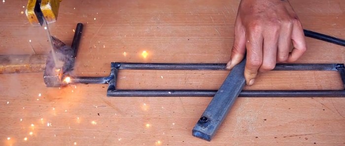 Πώς να φτιάξετε μια συσκευή για την ύφανση ενός πλέγματος αλυσίδας από σύρμα χάλυβα 4 mm