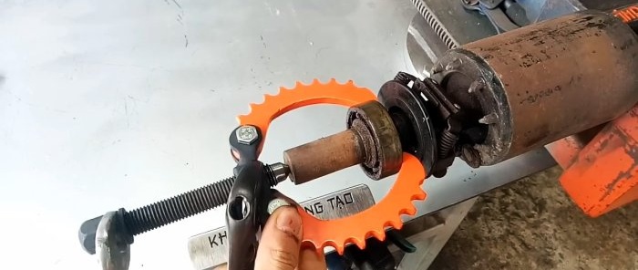 Hur man gör ett lager och en remskiva av ett gammalt kedjehjul
