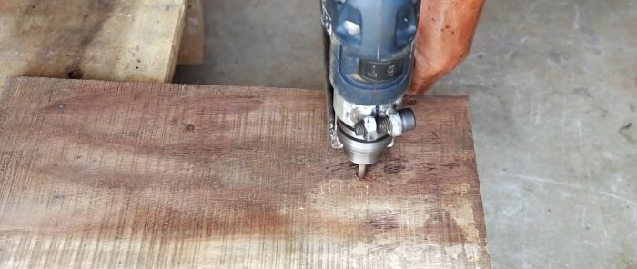 Come realizzare un accessorio rimovibile per un trapano che lo trasformerà in una fresatrice per tagliare eventuali cerchi di legno