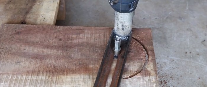 Comment fabriquer un accessoire amovible pour une perceuse qui la transformera en toupie pour couper des cercles en bois