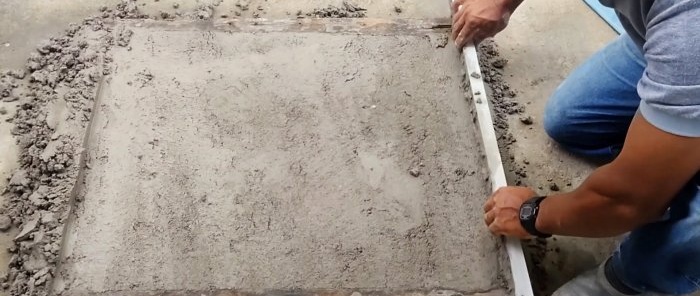 So erstellen Sie einen Stempel und eine Prägung unter Pflastersteinen auf Beton