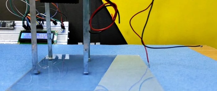 Hoe je een thermo-elektrische generator maakt en je telefoon oplaadt met kaarswarmte