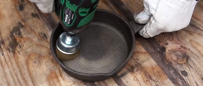 Hoe een oude roestige koekenpan te herstellen