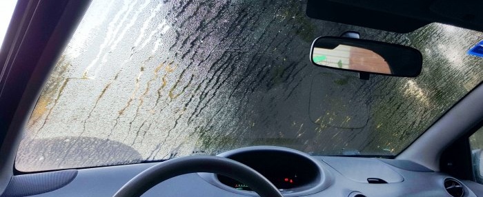 Une façon scientifique de sécher les vitres et l'intérieur de la voiture de la condensation 2 à 3 fois plus rapidement.