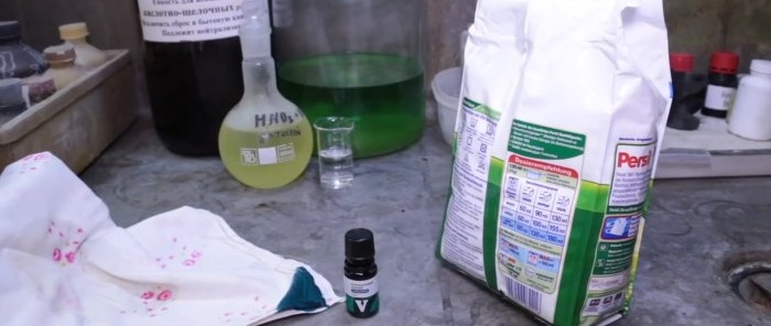 طريقة علمية لغسل اللون الأخضر اللامع واليود، وتبين أنها بسيطة.