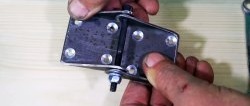 Cómo hacer bisagras de puerta a partir de un tubo perfilado de forma rápida y sin soldaduras.