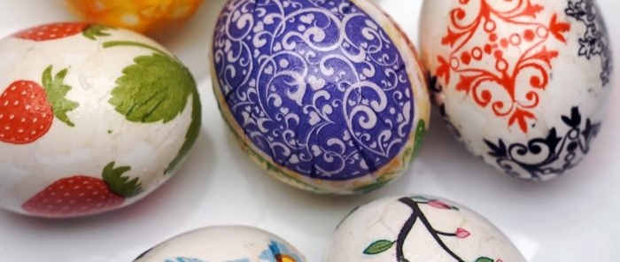 Sem adesivos e corantes, uma forma barata de decorar ovos para a Páscoa. Qualquer um pode fazer