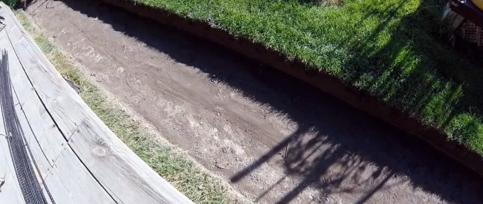 Uma maneira bastante barata de fazer um caminho de jardim sem concreto