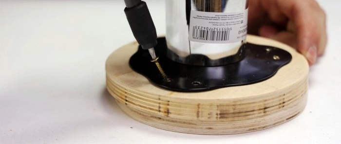 Hoe maak je van PET-flessen en fineerstrips een originele lamp