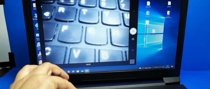 Como conectar uma câmera de um laptop antigo a um smartphone e por que isso pode ser útil