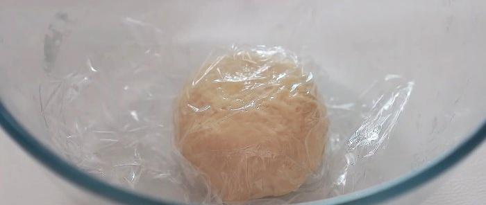 Cara membuat scone keju dan kentang dalam kuali tanpa yis ketuhar dan telur