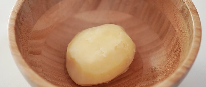Hoe maak je kaas- en aardappelscone in een koekenpan zonder ovengist en eieren
