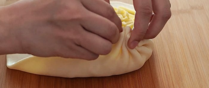 Ako vyrobiť syrové a zemiakové koláčiky na panvici bez droždia a vajec