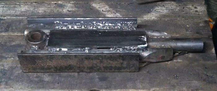 Hur man gör ett fullfjädrat städ från resterna av profilerad metall