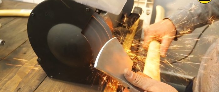 Как да си направим брадва с две остриета за бързо цепене на дърва