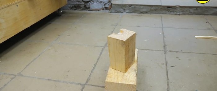 Kaip pasidaryti kirvį su dviem ašmenimis greitai suskaldyti medieną