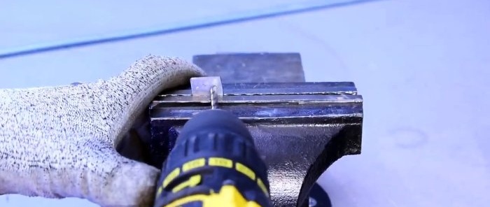 Jak zrobić nożyce do żywopłotu na dużych wysokościach ze skrzyni biegów szlifierki i śrubokręta