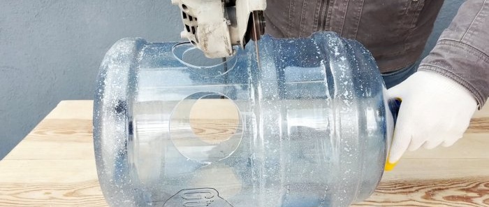 Как да си направим дълготрайна автоматична поилка и хранилка за домашни птици от PET бутилки