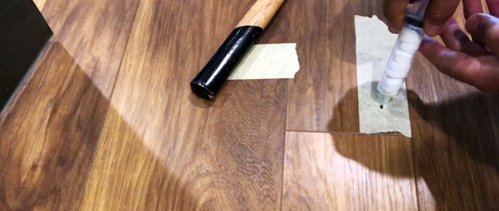 كيفية إزالة صرير الأرضيات الخشبية دون تفكيكها