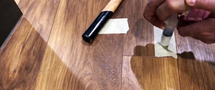 Hoe u een krakende laminaatvloer verwijdert zonder deze te demonteren