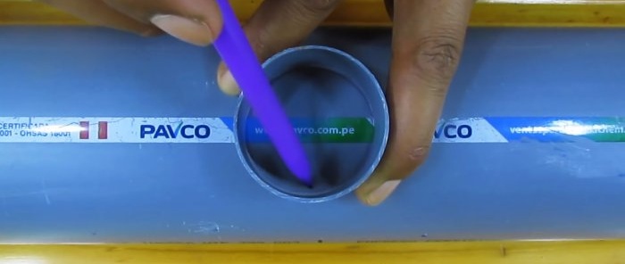 Come incollare un tubo sottile in PVC in uno grande senza raccordo a T