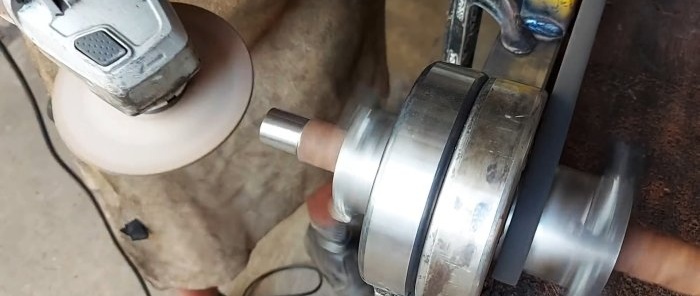 Máy tiện đơn giản nhất để gia công kim loại bằng tay của chính bạn