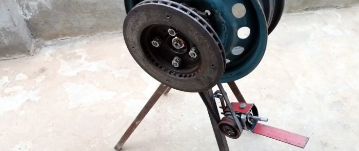 Emery van auto-onderdelen aangedreven door een boormachine