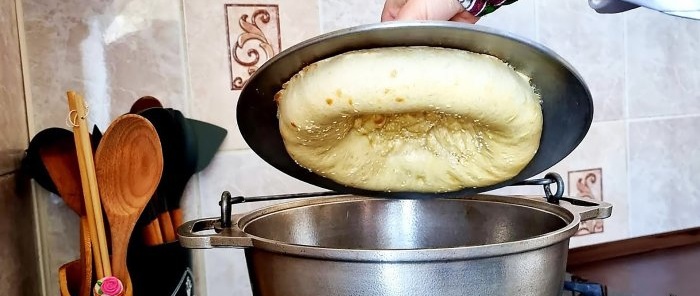 Ein unglaubliches Rezept für die Zubereitung usbekischer Fladenbrote auf dem Herd ohne Tandoor oder Ofen