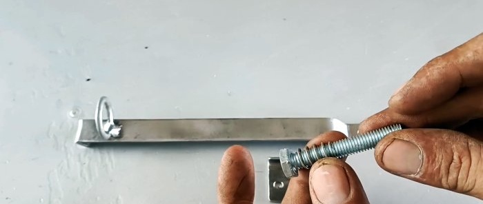 Einfacher Schiebetürriegel mit Druckknopf zum Öffnen