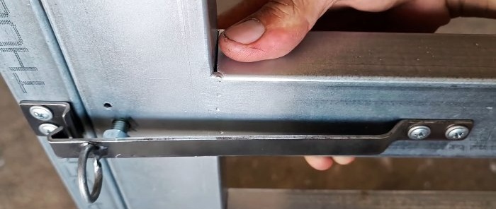Enkel skyvedørslås med trykknapp for å åpne