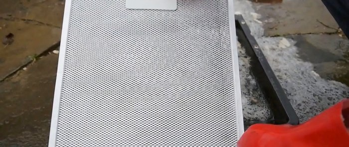 Fast cleaning of hood grates from grease in just 15 minutes