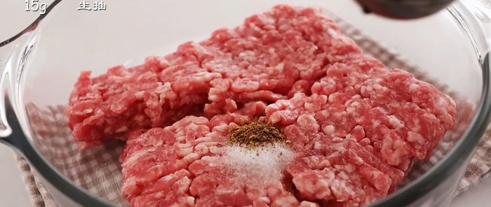 Koperty mięsne wielowarstwowe wykonane z mąki i mięsa mielonego