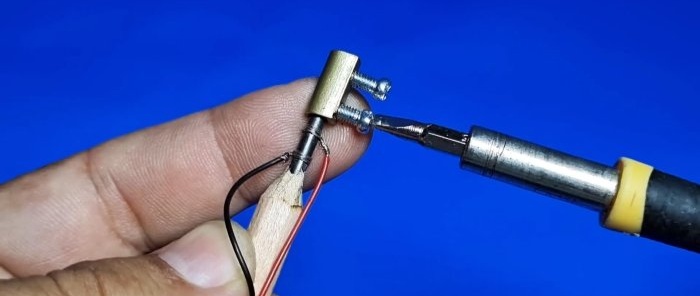Hvordan lage et loddejern raskt fra en 5 V blyant