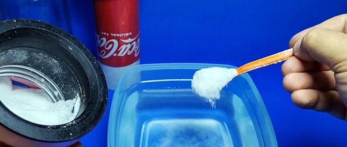 Hogyan készítsünk vízen működő zseblámpát