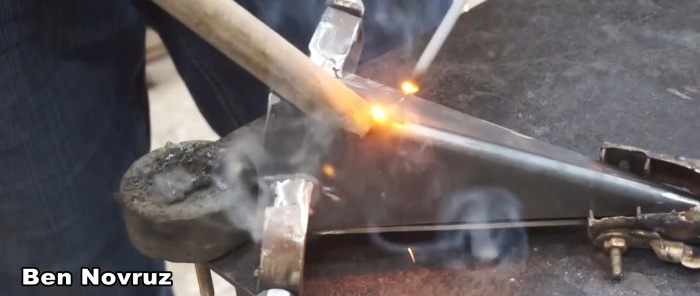 Kā izgatavot un lietot ērtu un efektīvu kartupeļu stādāmo mašīnu no metāla atkritumiem