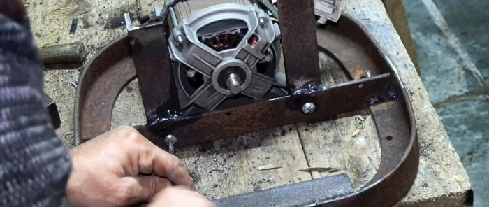 To i én: hvordan man laver en båndsliber og polermaskine fra en vaskemaskinemotor og en gammel støddæmper
