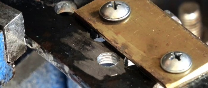 To i ett: hvordan lage en beltesliper og poleringsmaskin fra en vaskemaskinmotor og en gammel støtdemper