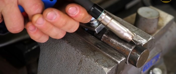 Πώς να φτιάξετε μια σχάρα μπάρμπεκιου από ένα βαρέλι