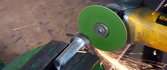 Como fazer uma máquina mecanizada para tecer uma malha de arame a partir de materiais improvisados