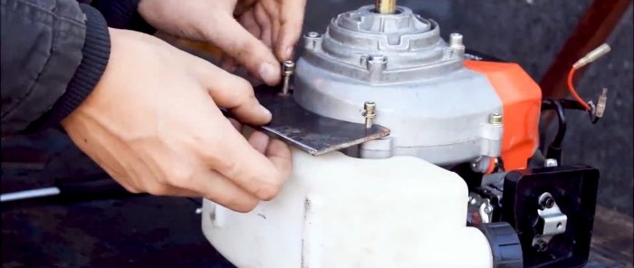 Hur man gör en skoter baserad på en trimmermotor