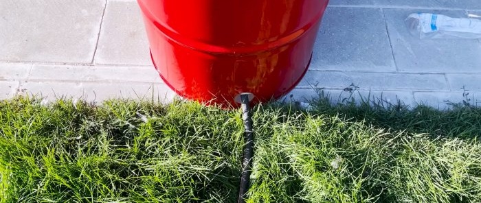 Cómo hacer un fregadero de jardín cómodo y atractivo con un barril de metal