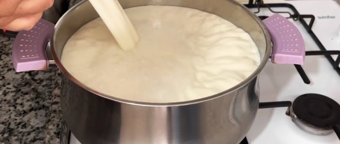 Recipe para sa malambot na brine cheese na may pinakamababang halaga ng mga sangkap