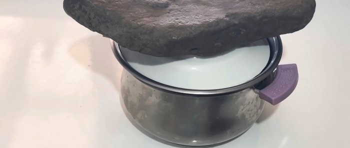 Resipi untuk keju air garam lembut dengan jumlah bahan minimum