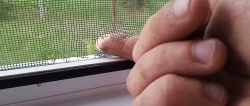 Reparação rápida de redes mosquiteiras sem removê-las da janela
