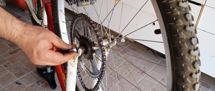 Doe-het-zelf elektrische aandrijving voor een fiets zonder onnodige elektronica