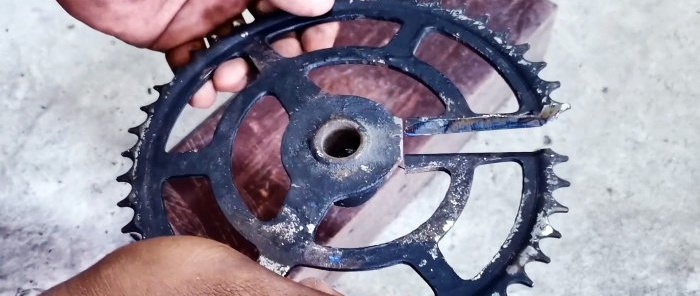Kā izgatavot urbi no velosipēda ķēdes rata Manuāli vai mehanizēti