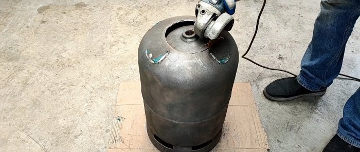 How to make a 2 in 1 wood stove from a gas cylinder with parallel heating of water