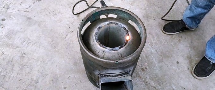 איך להכין תנור עצים 2 ב-1 מבלון גז עם חימום מקביל של מים